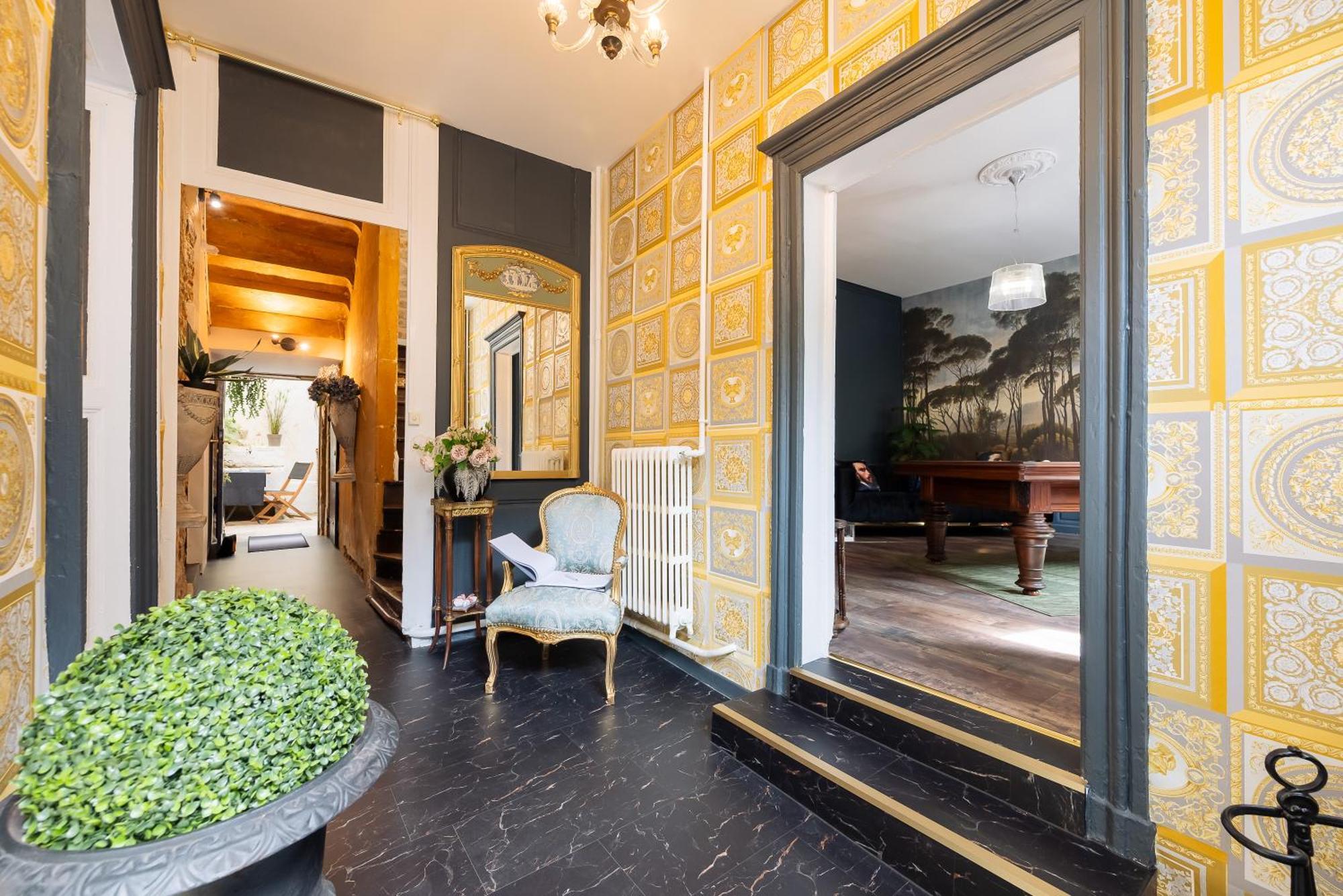 La Suite De Notre Dame Au Pied Du Chateau Fort Sedan Exteriör bild