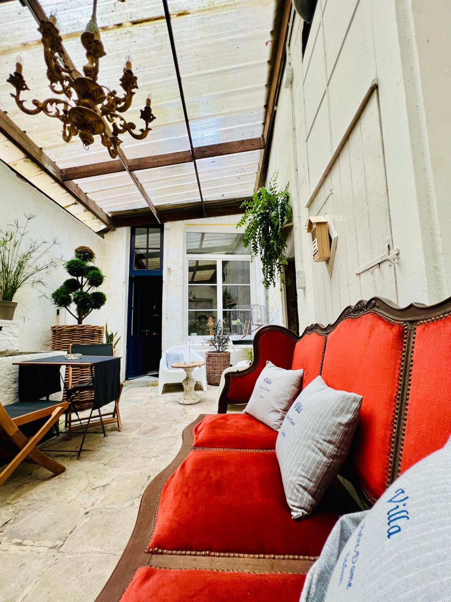 La Suite De Notre Dame Au Pied Du Chateau Fort Sedan Exteriör bild
